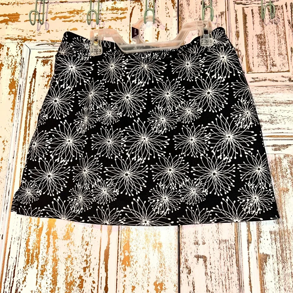 Tranquility by Colorado Clothing Black and White Floral Mini Skirt